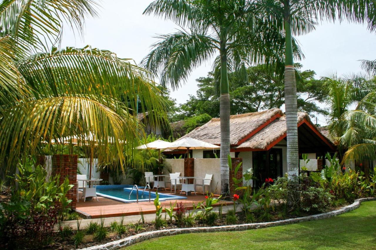 Burudika Bungalows Selong Belanak Exterior photo
